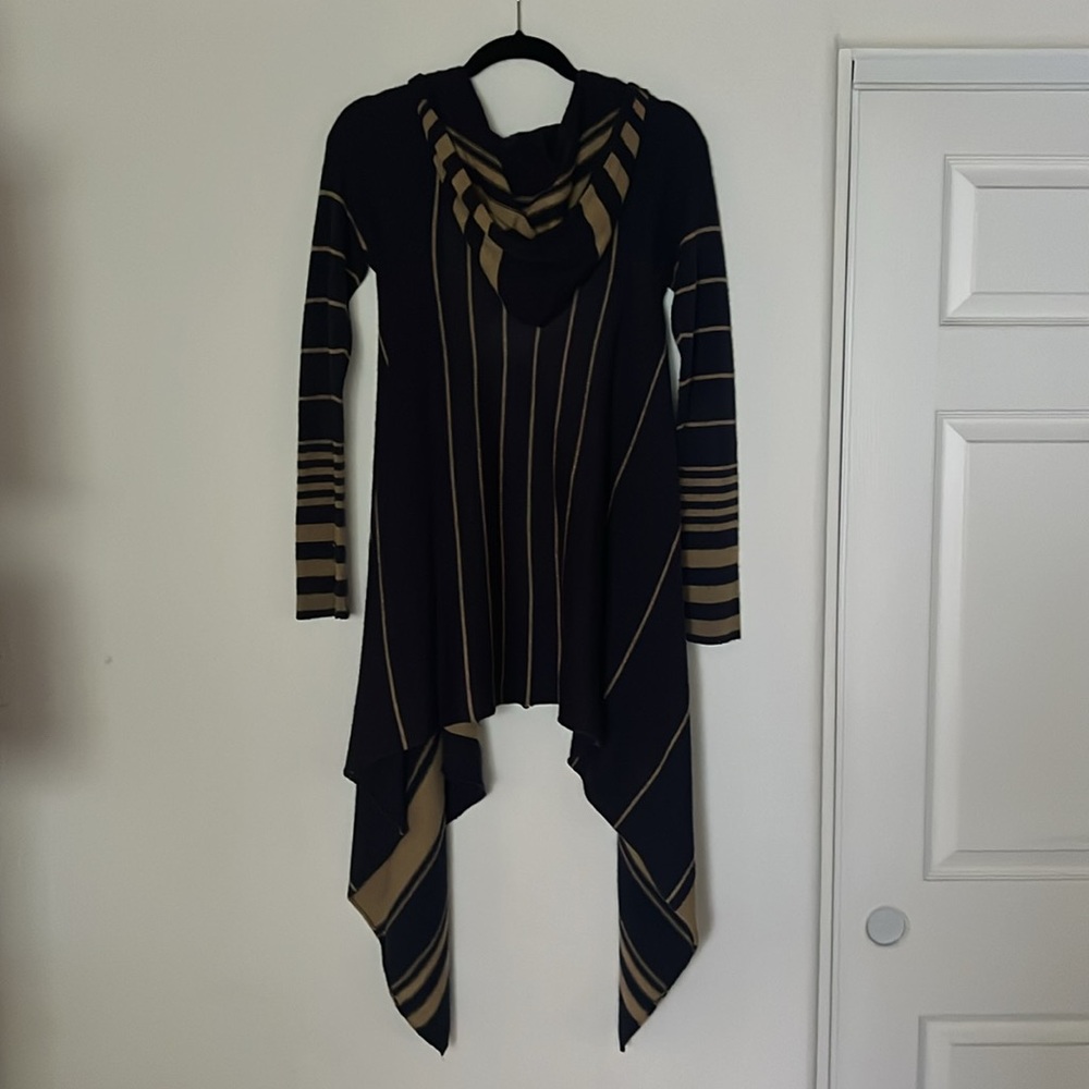 Indah Sweater - Picture 7 of 8